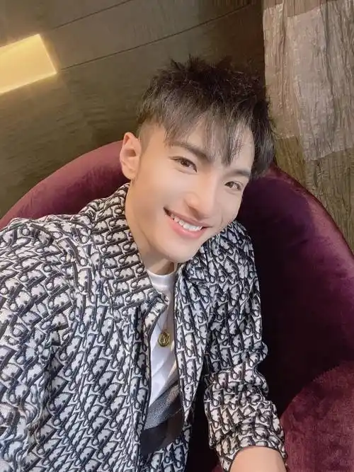 油王田一名被曝骗财骗色单亲妈妈晒照举报为其贷款高消费