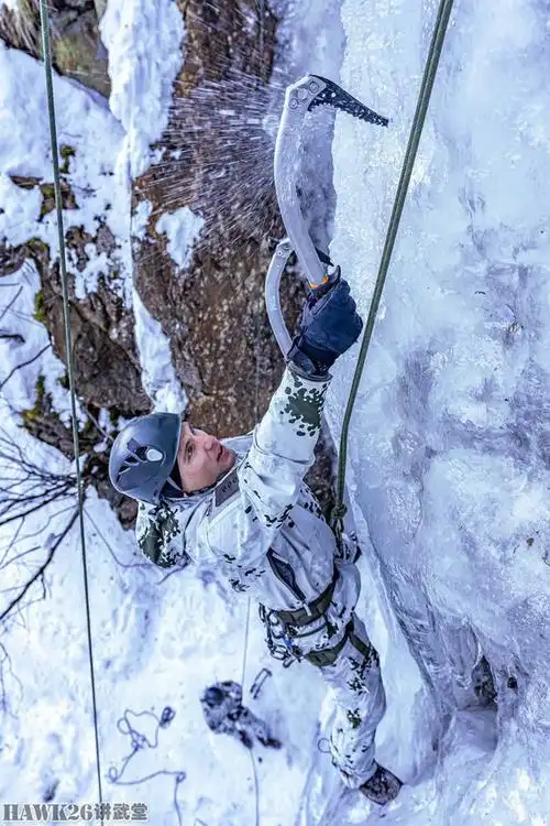 德军山地步兵攀冰训练壮观冰瀑成训练场登山向导堪比专业运动员