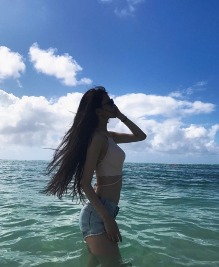 郭艾伦女友马阳阳个人资料 海边戏水秀曼妙身材