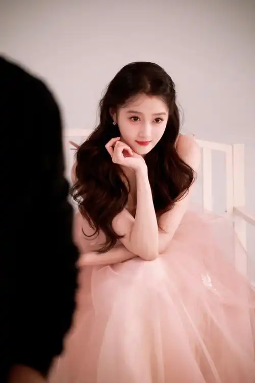 关晓彤春日花仙子