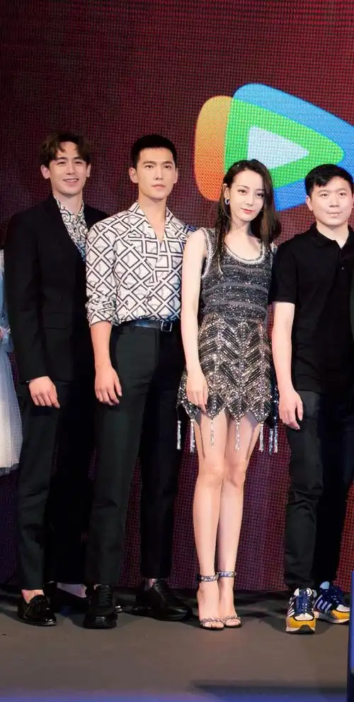 杨洋身材身高澄清图集