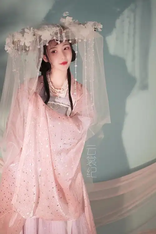 美女云裳纪浓妆透明头纱粉色汉服交领襦裙