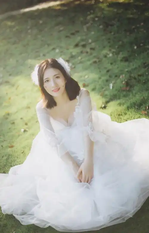 穿婚纱的女孩