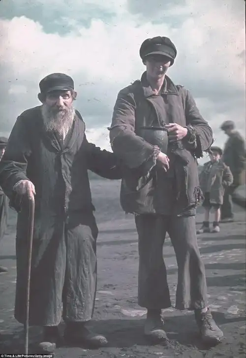 女孩面对大屠杀的微笑:希特勒私人摄影师,捕捉到犹太人的困境|纳粹