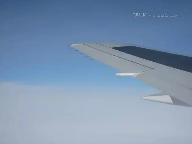 航拍,室外,特写,白天,飞机,飞翔,阴影,飞行,光线,影子,云,云朵,机翼