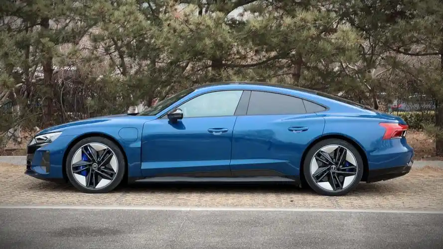 试驾奥迪rs e-tron gt:新世代电动旗舰,能否对得起rs名号?