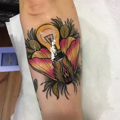 小臂newschool飞蛾纹身图案