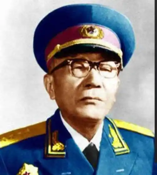 抗大一分校总务处处长,东北军区政治部组织部部长,新疆军区副政委等