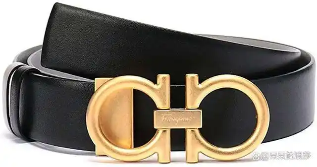 虽然高级饰品因个人爱好而异,但两条皮带搭配的皮带还是推荐"