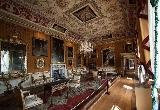 castle | 贵族度假法,在豪华城堡邸宅避避暑如何?