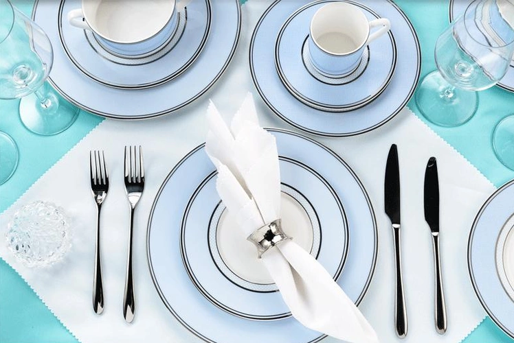 西餐餐具的摆放