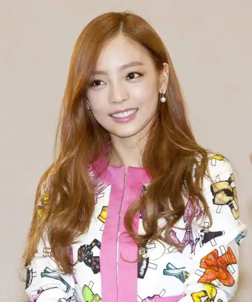 具荷拉这身材,这才是尤物啊!