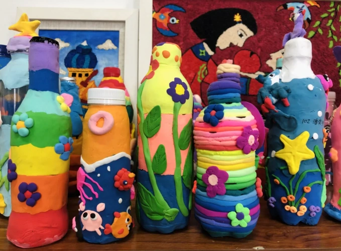 围观小朋友的快乐涂鸦瓶