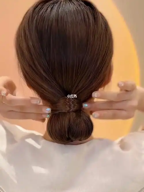 一步教你扎出气质低丸子头