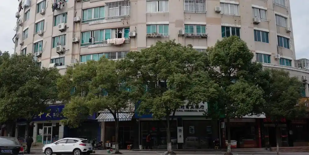 还有南屏小区,香格里拉小区商品房,五龙小区,三星大道临街商铺等 温岭