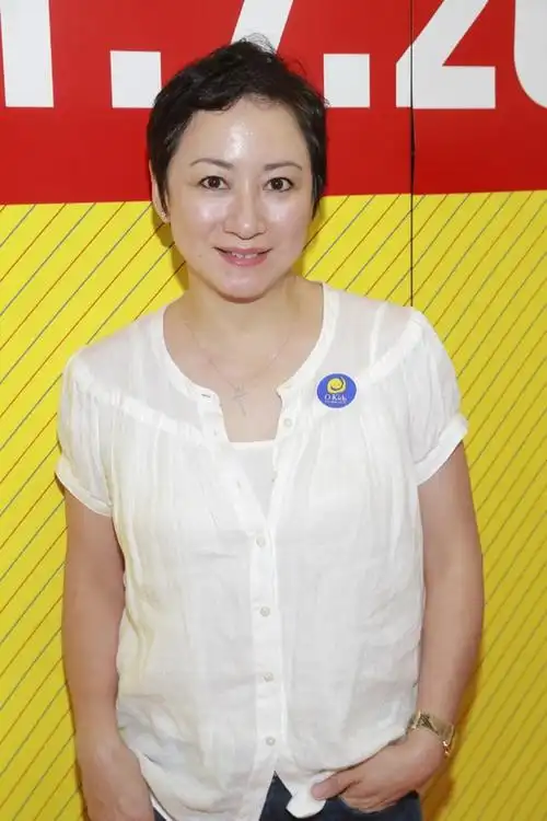 结语:如今的谢宁洗尽铅华,身上已然看不出香港小姐的华丽光环.