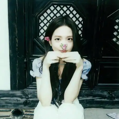 我好喜欢#金智秀jisoo  #jisoo  #人间四月金智秀  #拍立得  #金智秀