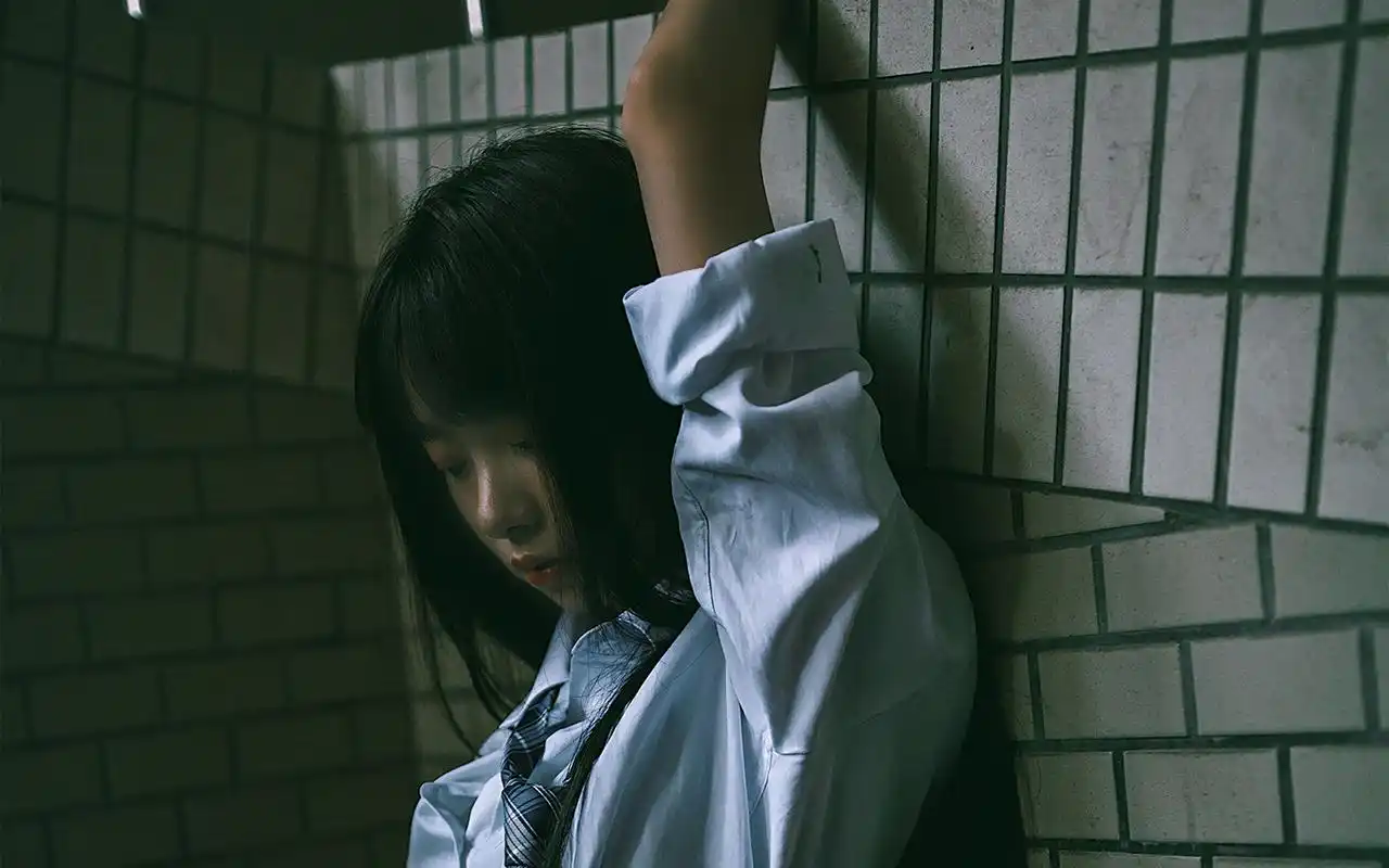 暗黑系jk美女高清桌面壁纸