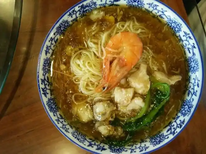 中午吃的特色蓬莱小面,真心不好吃.