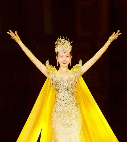 迪丽热巴引发最美金鹰女神争论,赵丽颖刘亦菲呼声高,李小璐垫底