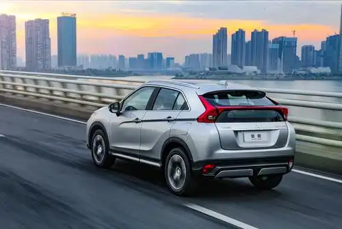 试驾广汽三菱全新suv奕歌,带给你新感观体验,新车于11月上市