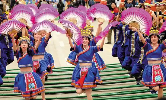 "三月三"歌圩活动在广西南宁市武鸣县开圩 (图/东方ic)