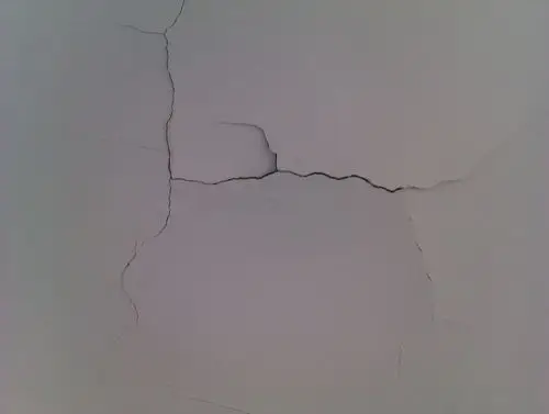 旧房装修,原内墙做的是涂料,现在上面再做涂料,一年