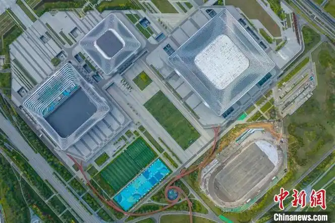 刘忠俊 摄东安湖体育中心主体育场. 刘忠俊 摄