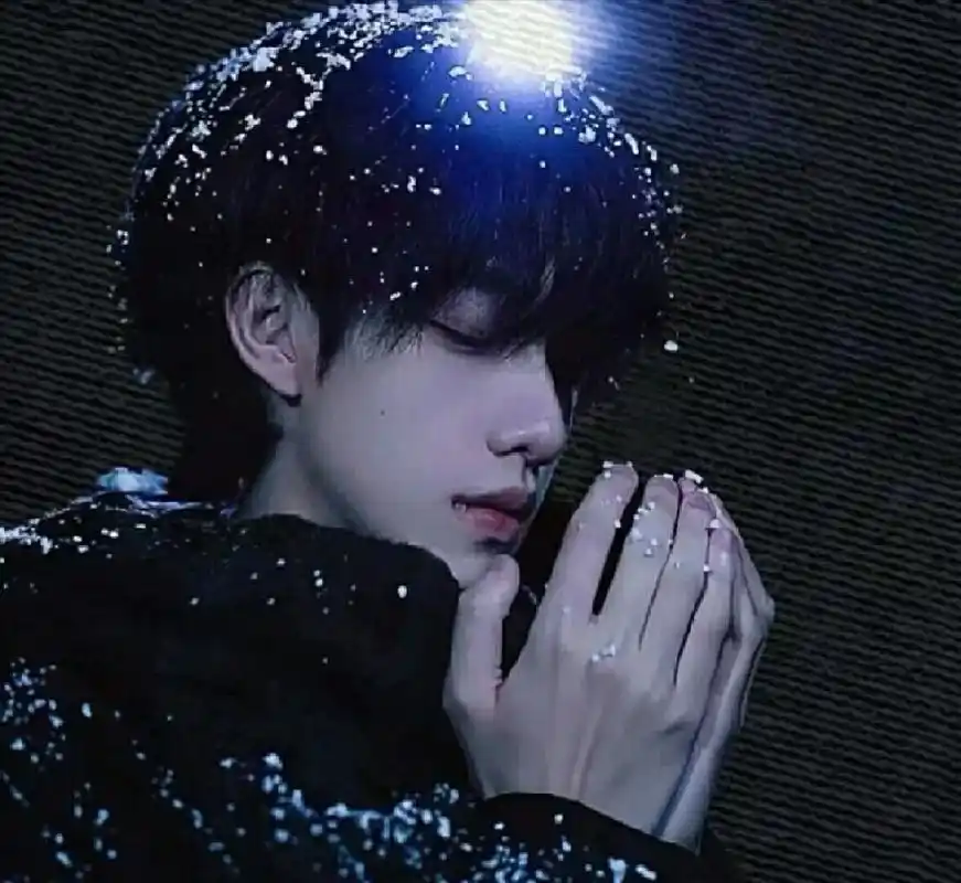 男生真人下雪场景头像