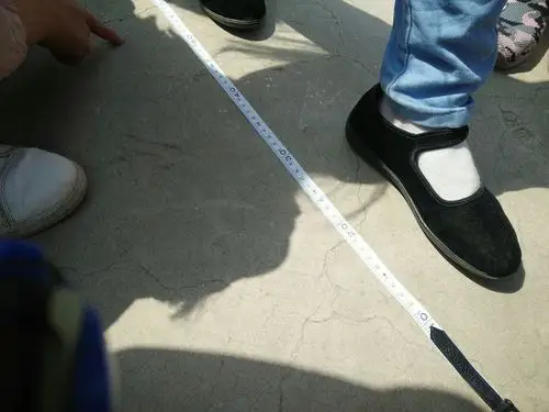 孙洼中心小学数学室外测量课 执教老师:张凌云