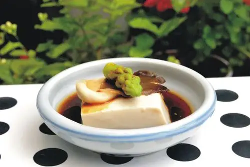 万字纯酿造酱油试用——凉拌菌菇豆腐