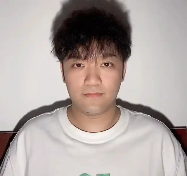 尤浩然晒近照,胖出双下巴不像25岁,家有儿女后再未演过主角