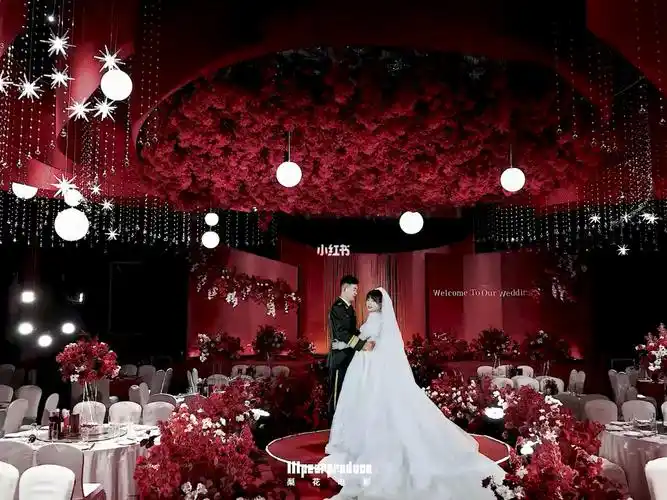 大气红色秀场婚礼布置于温德姆酒店