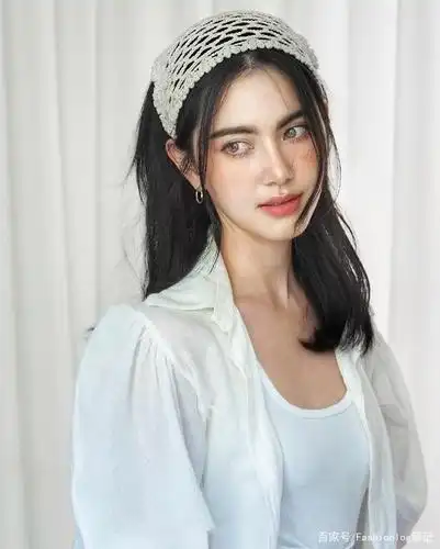泰国巨星mai davika新发型,羊毛卷长发妩媚动人,美到犯规