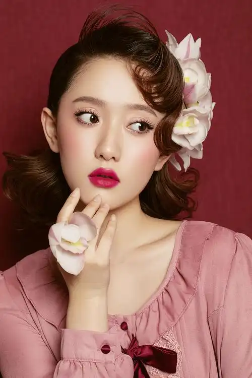 修图师郭意的化妆造型作品《妆面》