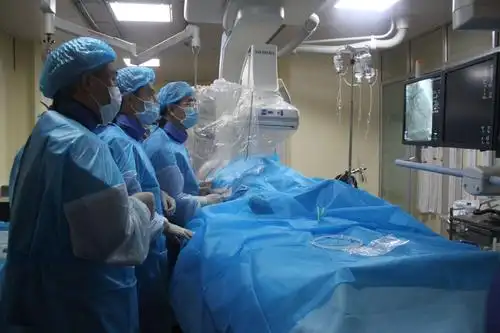 朱建华教授在我院开展介入手术