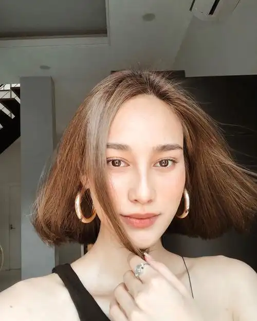 p>缇莎娜特·索恩素克(now),1993年5月5日出生于泰国曼谷,泰国七台