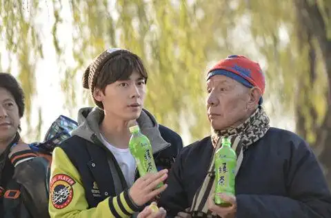 孙俪,李易峰,黄磊忆过年趣事 齐聚《加你加年味》羊年贺岁