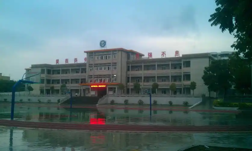 p> a target="_blank" href="/item/惠来县">惠来县 /a>华侨中学创办