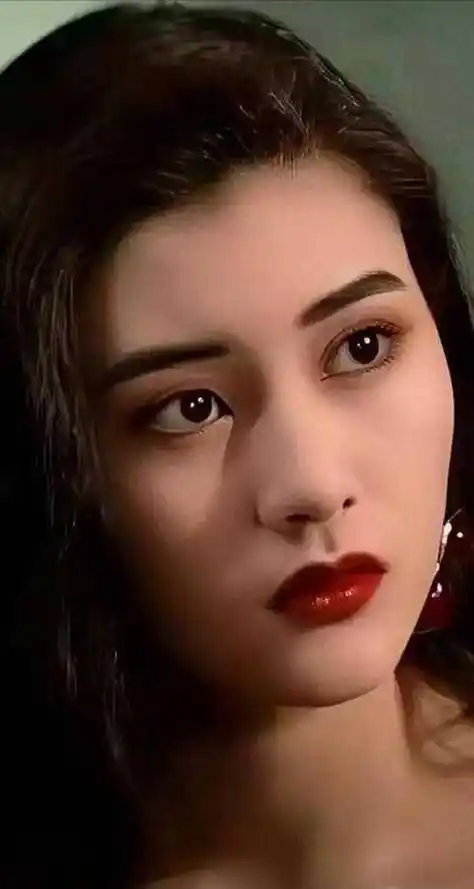 54岁李嘉欣状态苍老不敢认,颜值断崖式下降,老公举动却很温馨_容颜