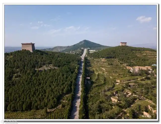 寻唐迹俯瞰乾陵