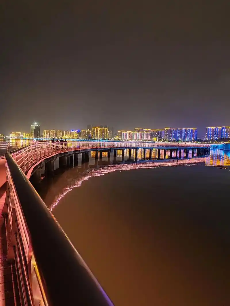 汕尾夜景汕尾品清湖自然风光