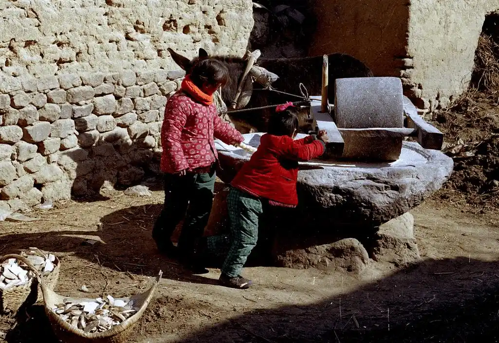 八十年代农村过年李百军作品