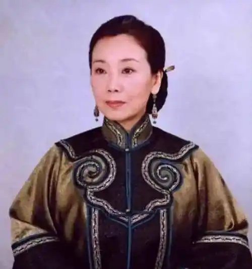 演员赵奎娥:和陈宝国相恋8年,结婚40年,如今儿子成了她的心病_艺术