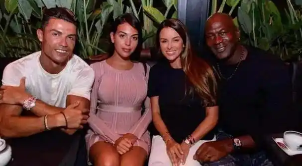 迈克尔·乔丹和他44岁的娇妻伊薇特·普列托,于2023年7月在一家别致的