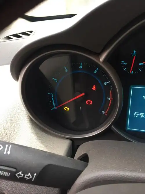 这个黄色标志是显示机油不足吗?