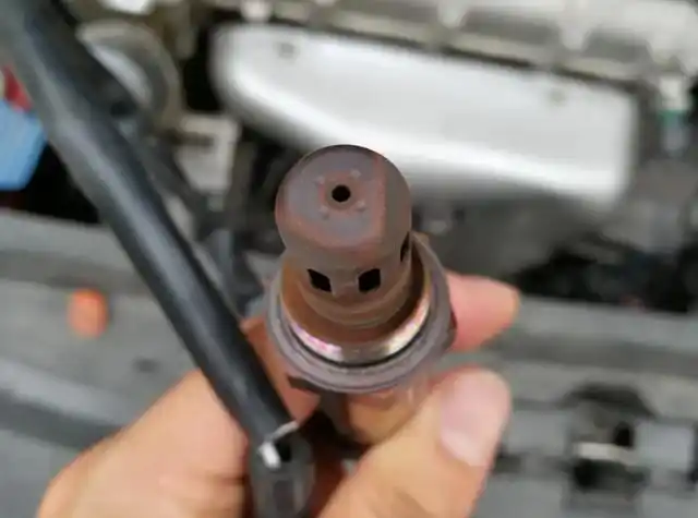 汽车氧传感器坏了自己能换吗?比较麻烦,建议不要自己动手更换