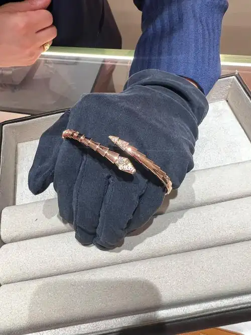 宝格丽玫瑰金灵蛇手镯