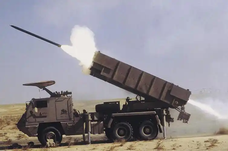 蓝色,蓝天,天空,交通工具,天,工业,晴朗,发射,发射器,载具,导弹,炮弹