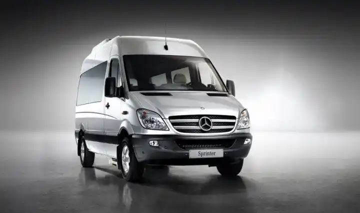 国产第三款 曝福建戴姆勒奔驰凌特谍照